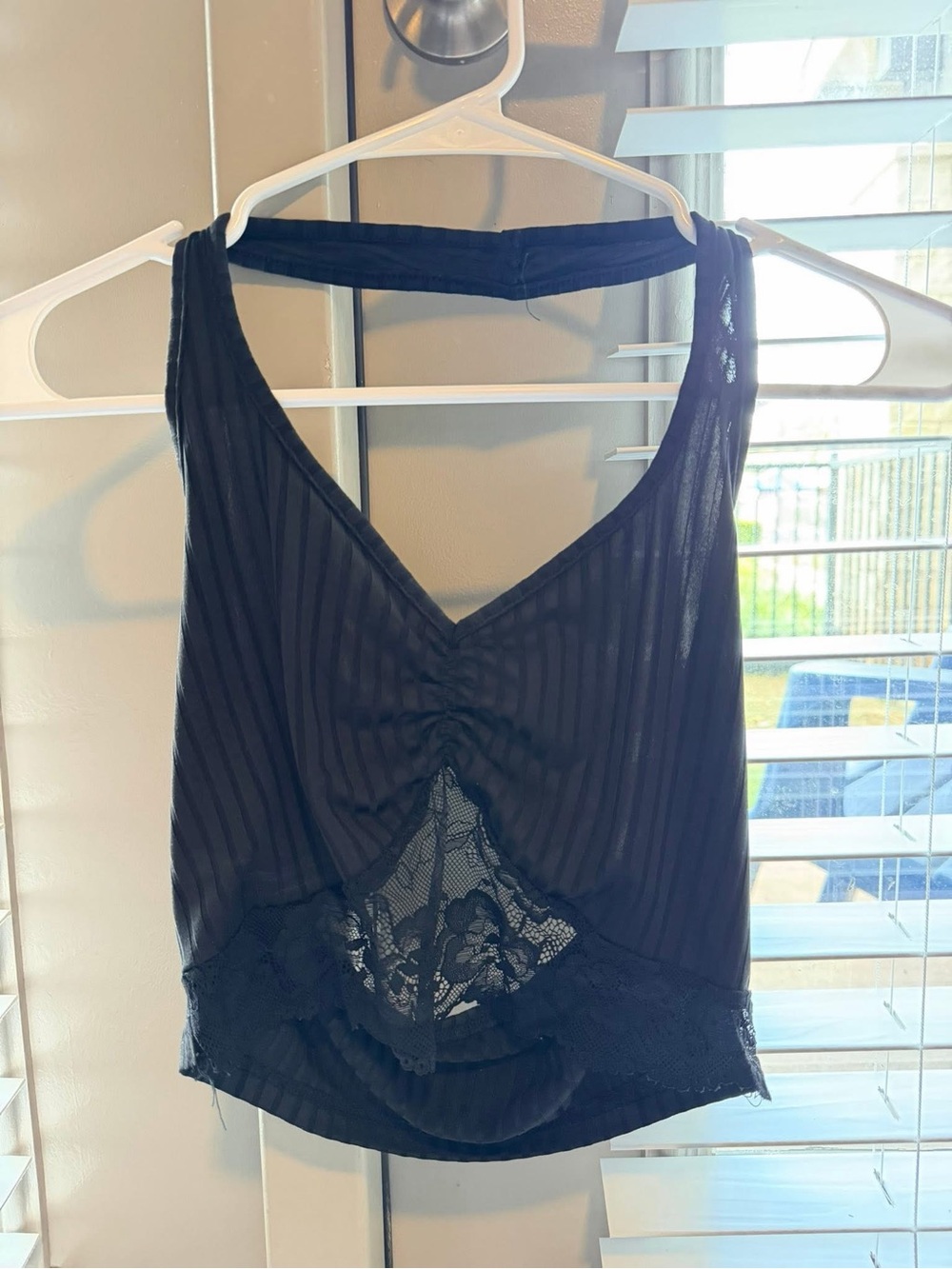 ROMWE Black Ribbed Lace-Trim  Halter Neck Crop Top